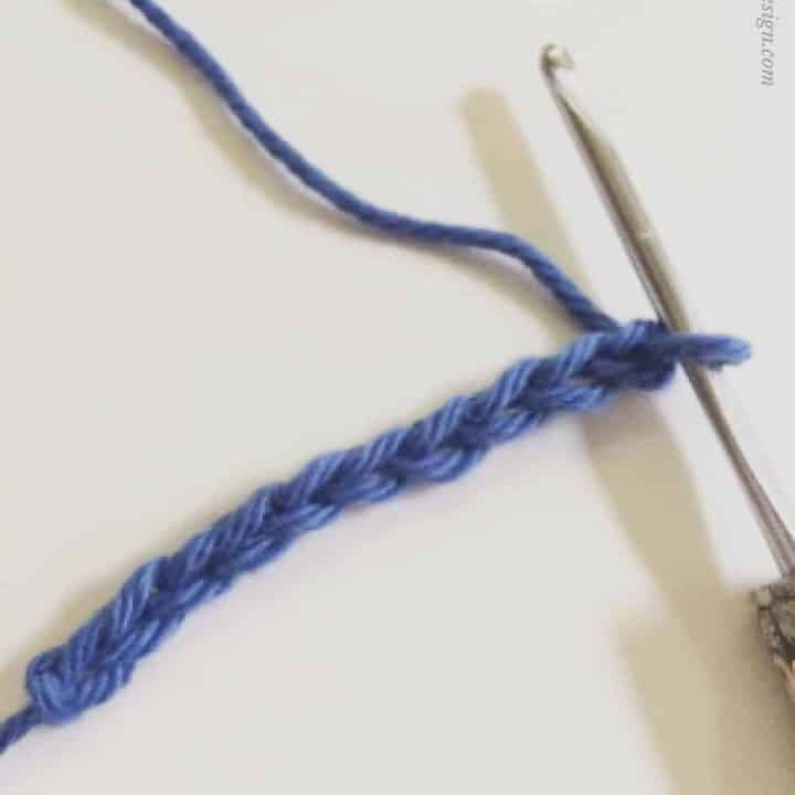 picture of crochet chain on crochet hook blue