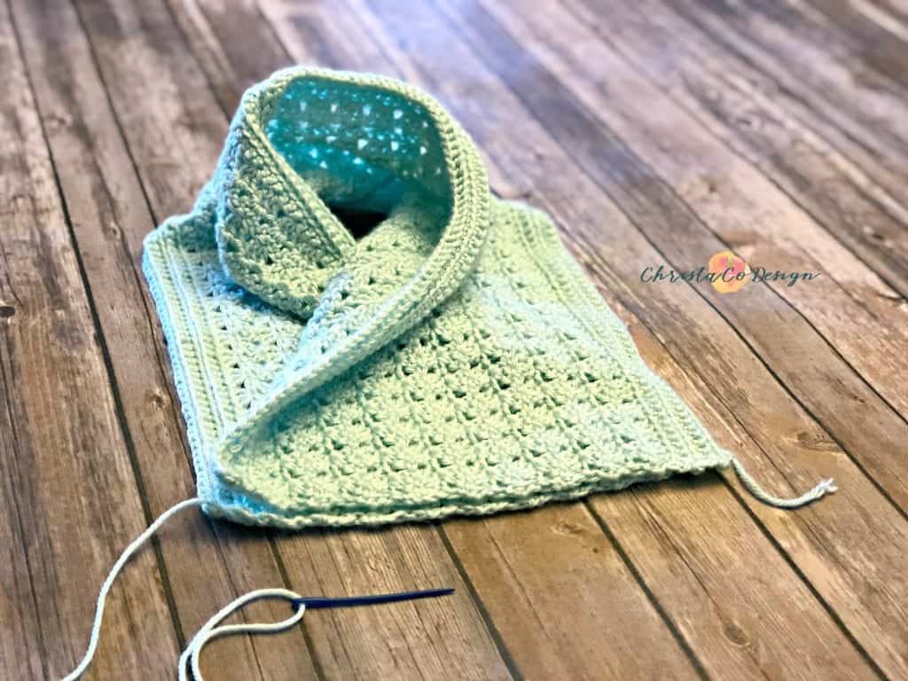 two way cowl, mint green cowl, shell stitch