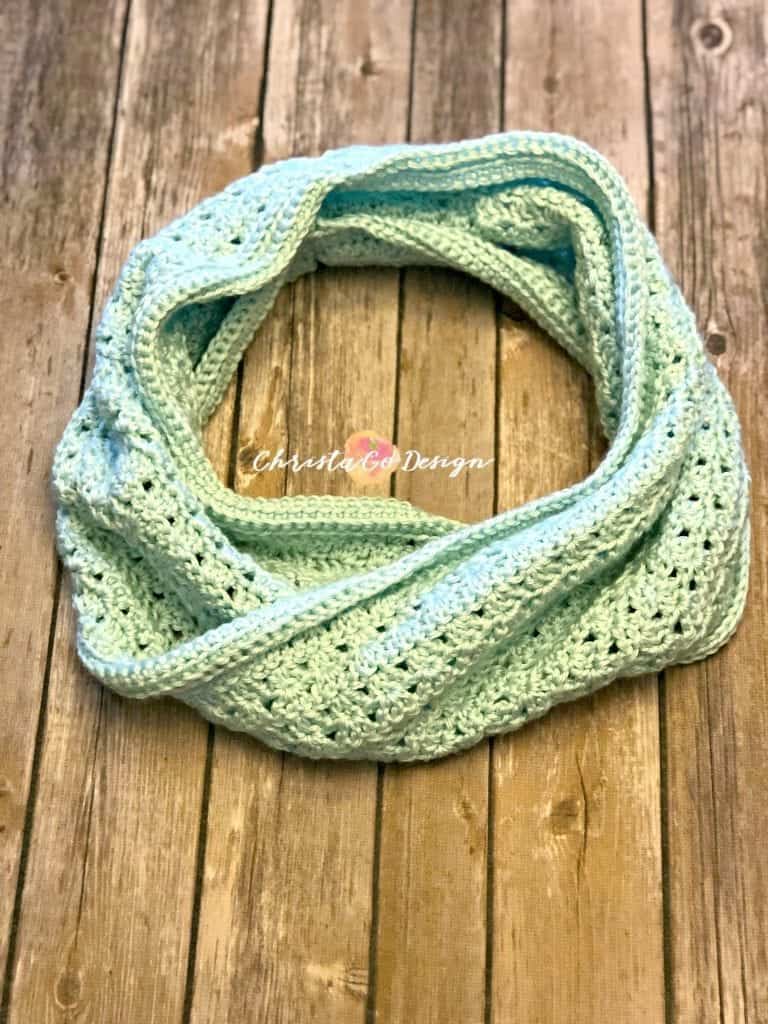 two way cowl, mint green cowl, shell stitch