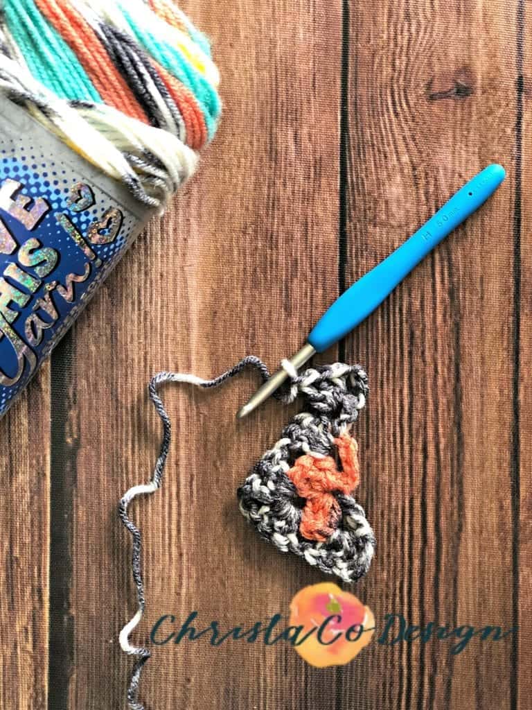 picture of how to crochet triangle scarf