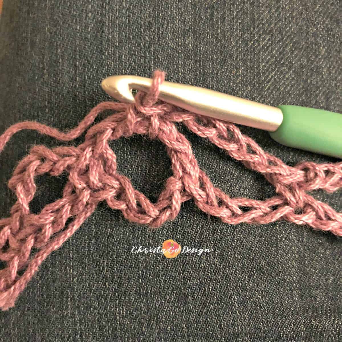 Join end of round 1 in crochet arches to first chain.
