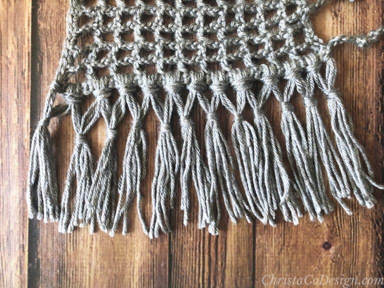 Double knotted fringe in grey yarn.