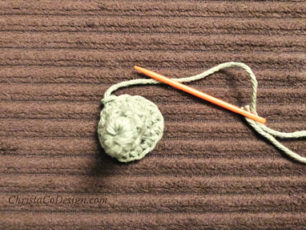 picture of crochet pumpkin stem in green yarn