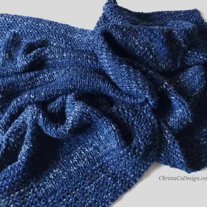 Picture of blue chunky knit blanket