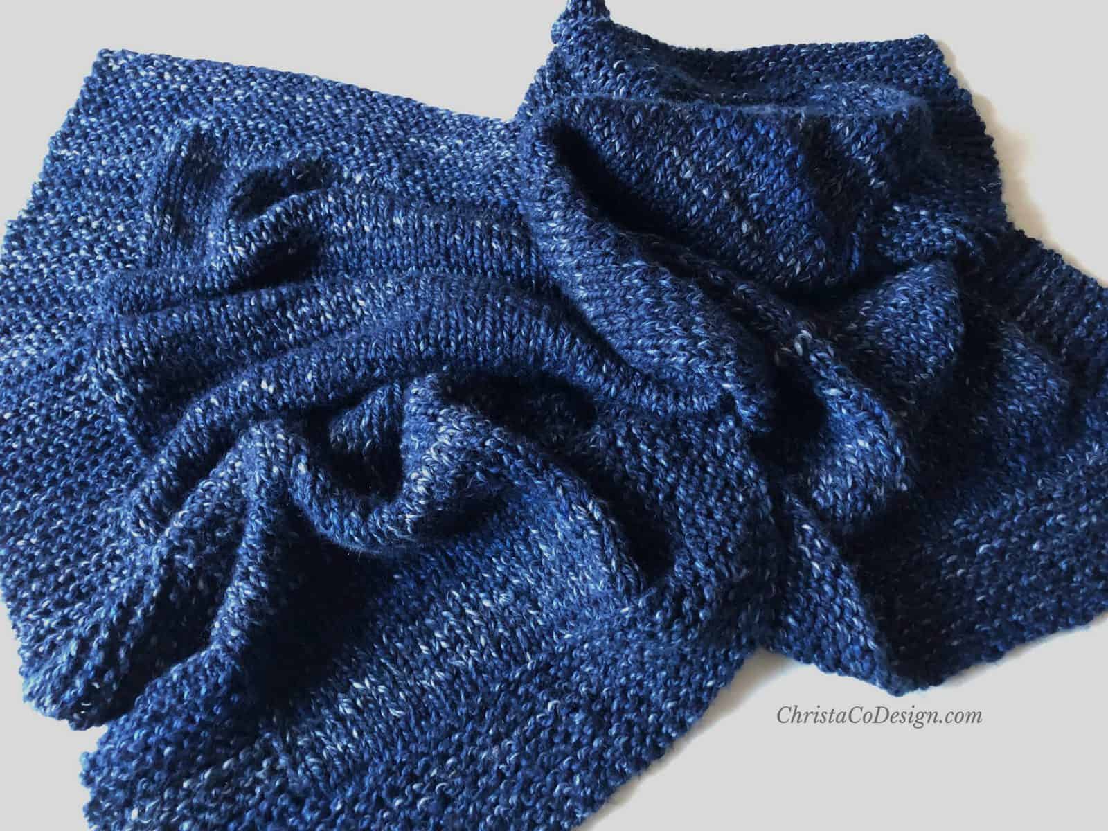 picture of easy beginner knitting blanket in chunky blue yarn