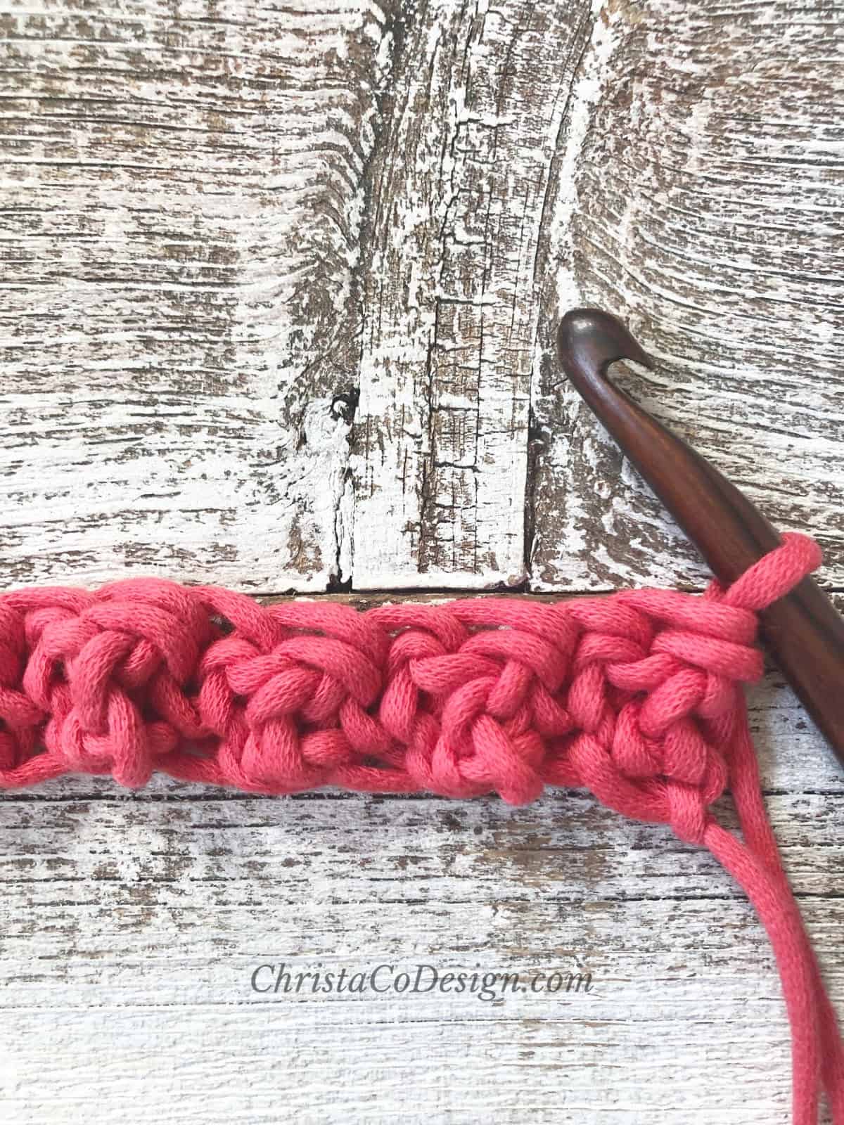 Row 1 of crochet lemon peel stitch.