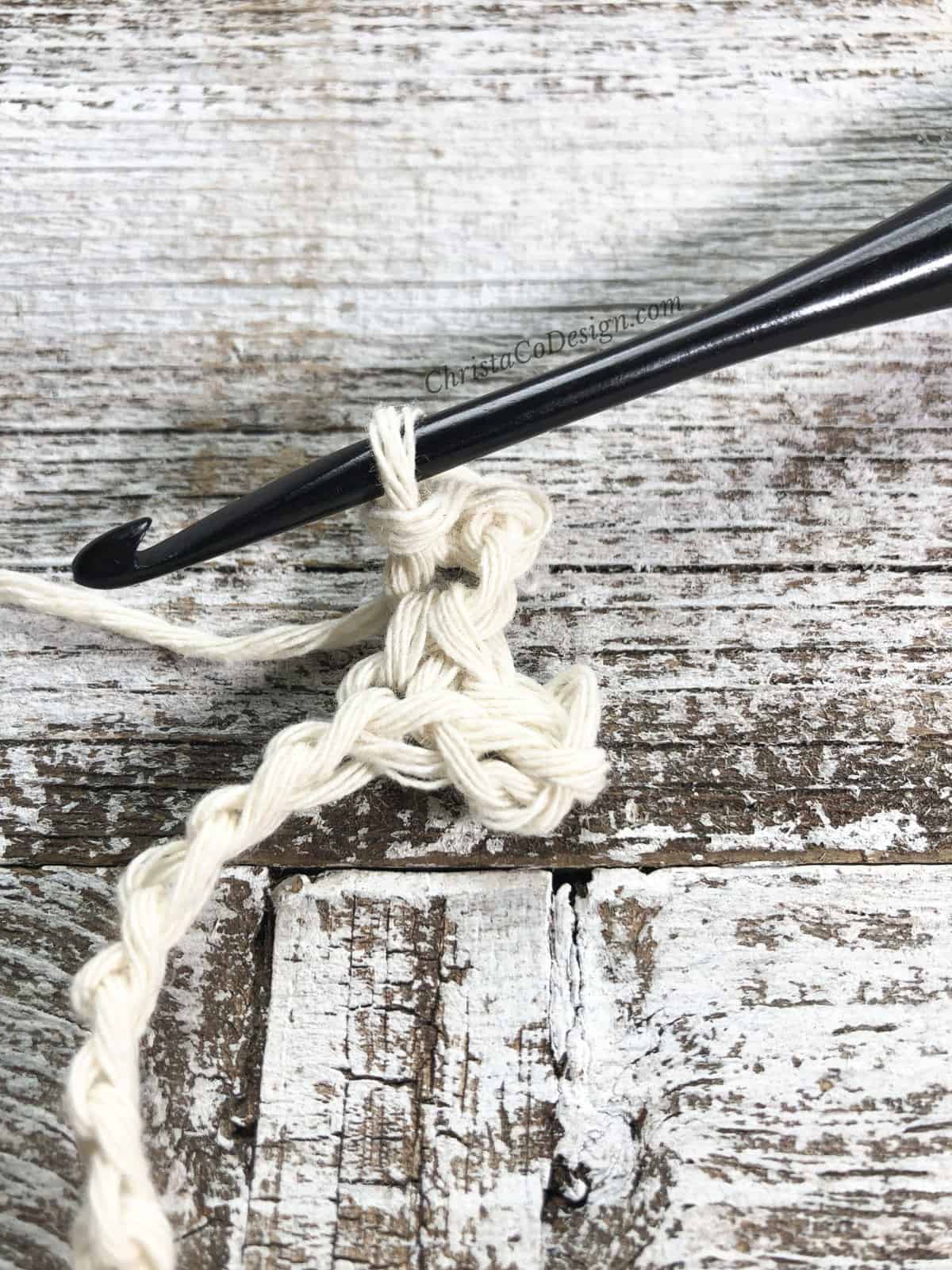picture of cream yarn picot stitch