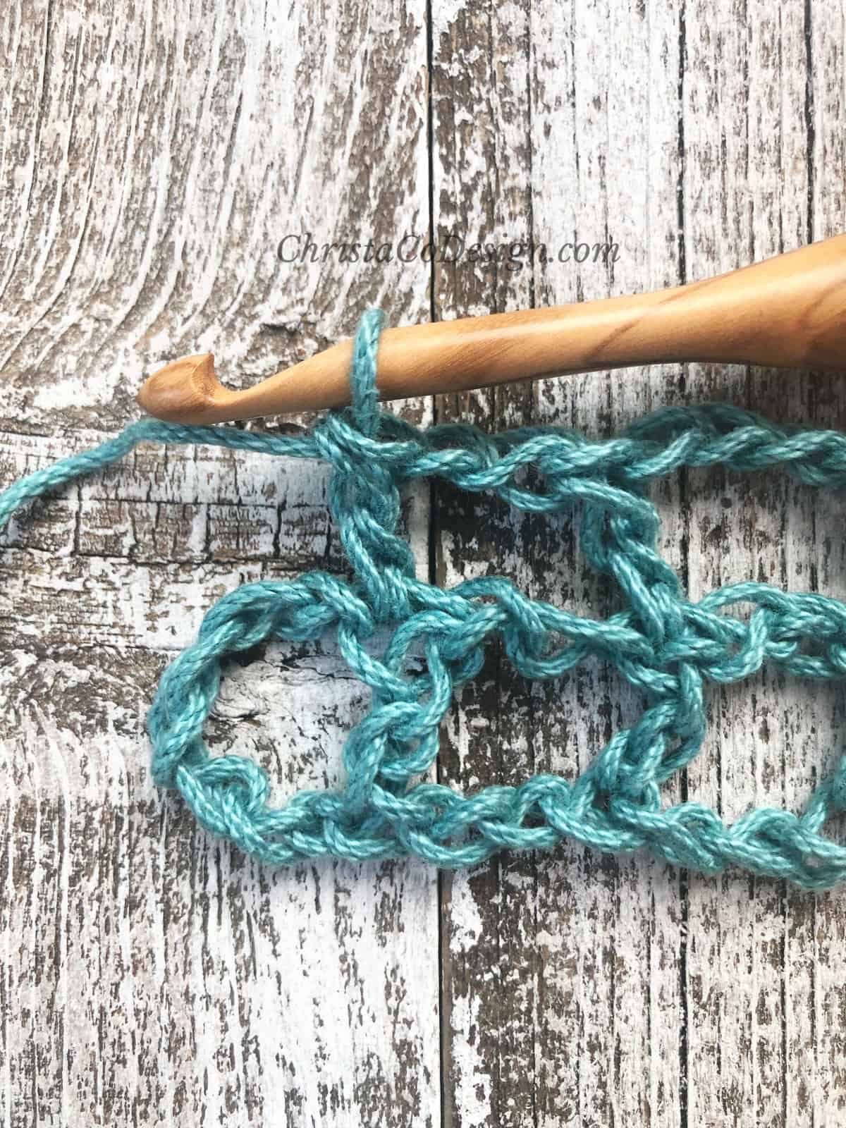 Ending row 2 crochet skinny scarf tutorial.