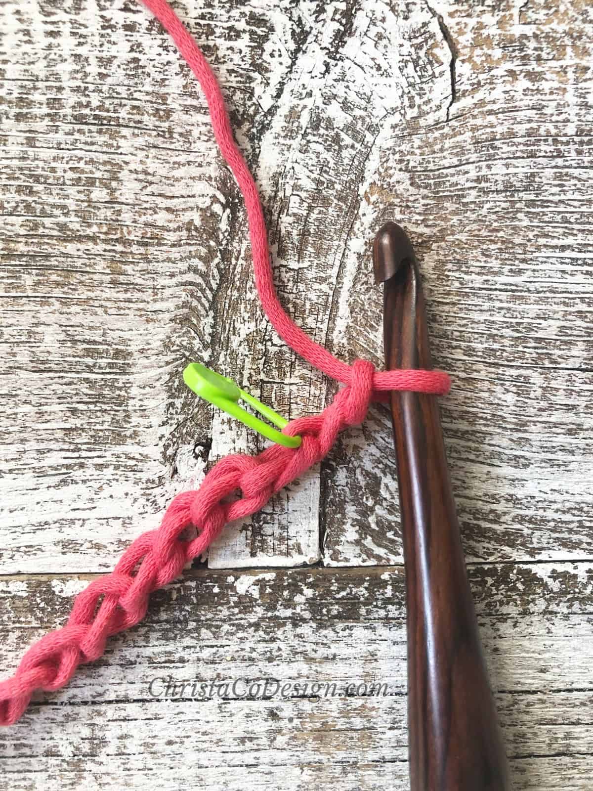 Green stitch marker in chain.