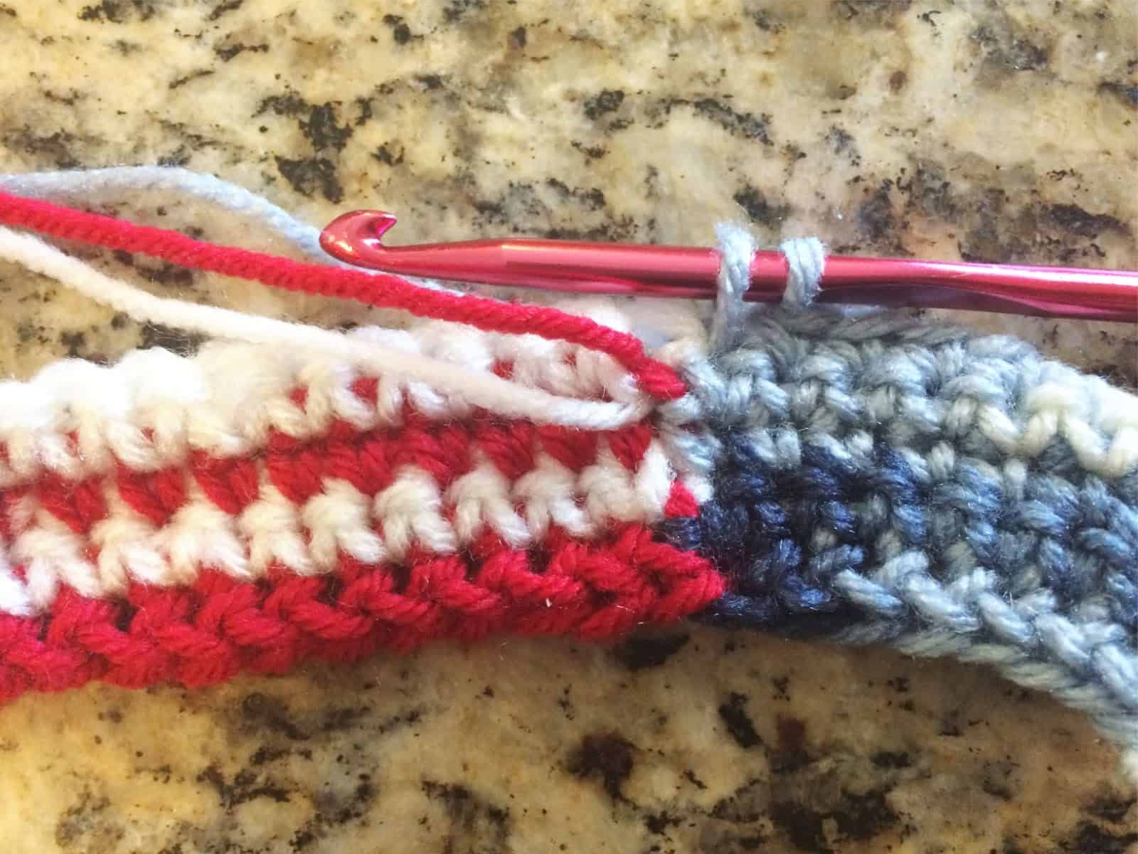 Crochet flag through row 4