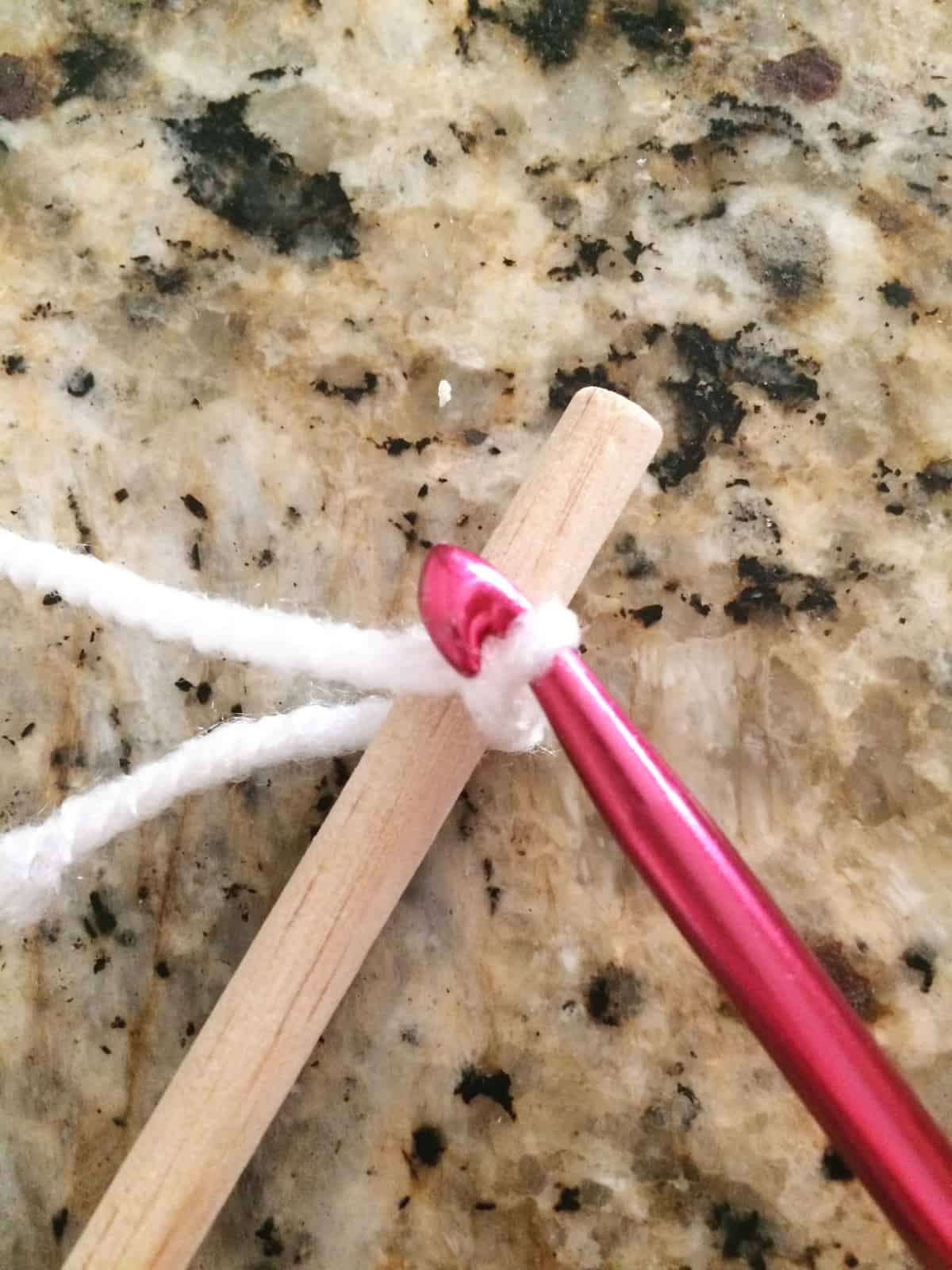 Slip knot on to dowel.