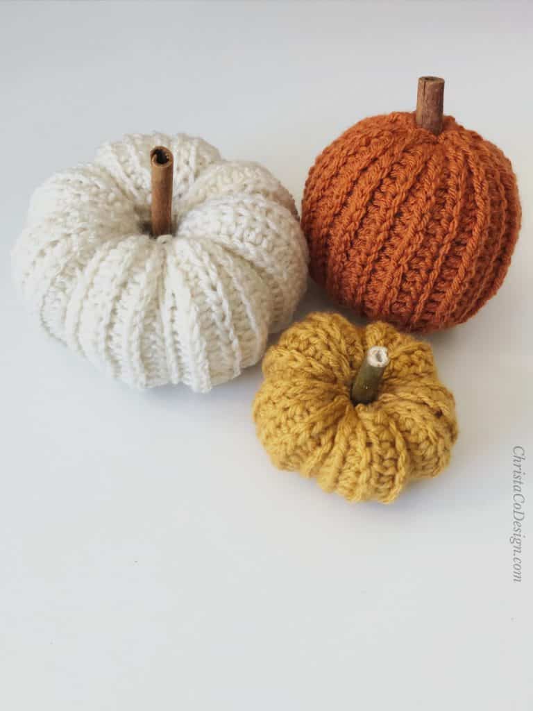 How to crochet pumpkins in 3 sizes in this free pattern.