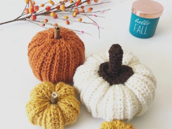 picture of crochet pumpkins in small, medium and large sizes free pattern