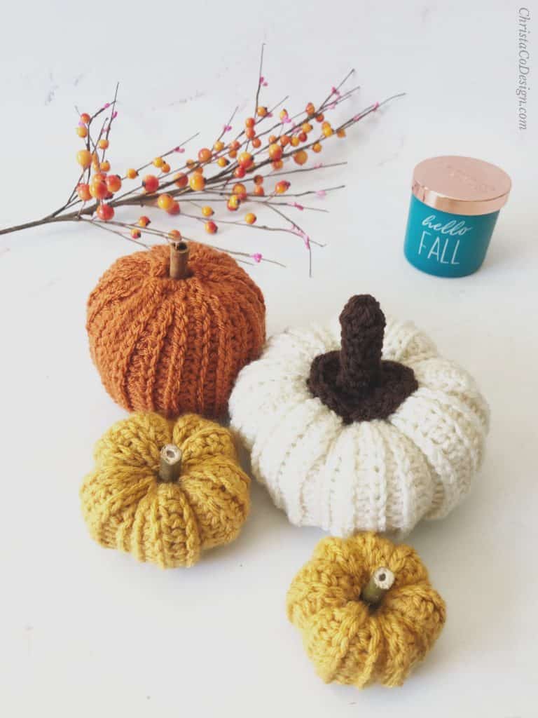 picture of crochet pumpkins in small, medium and large sizes free pattern