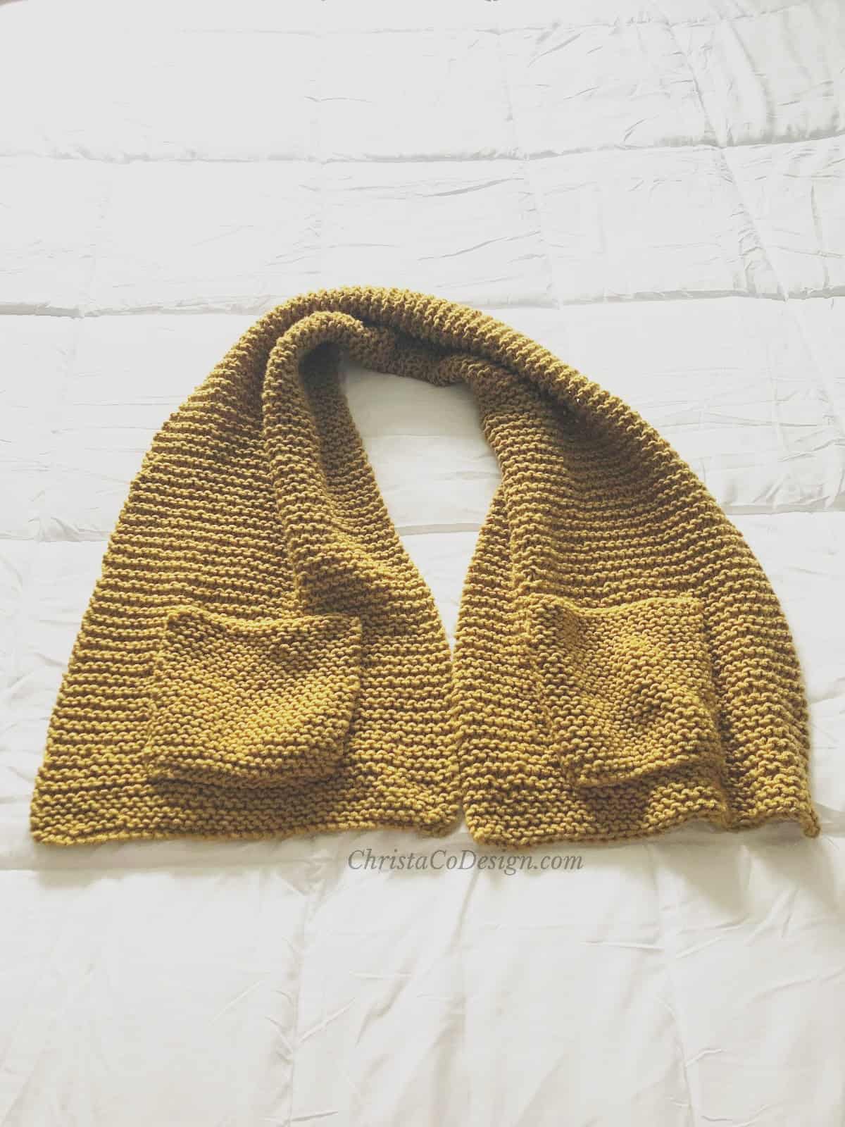 picture of knit scarf with pockets