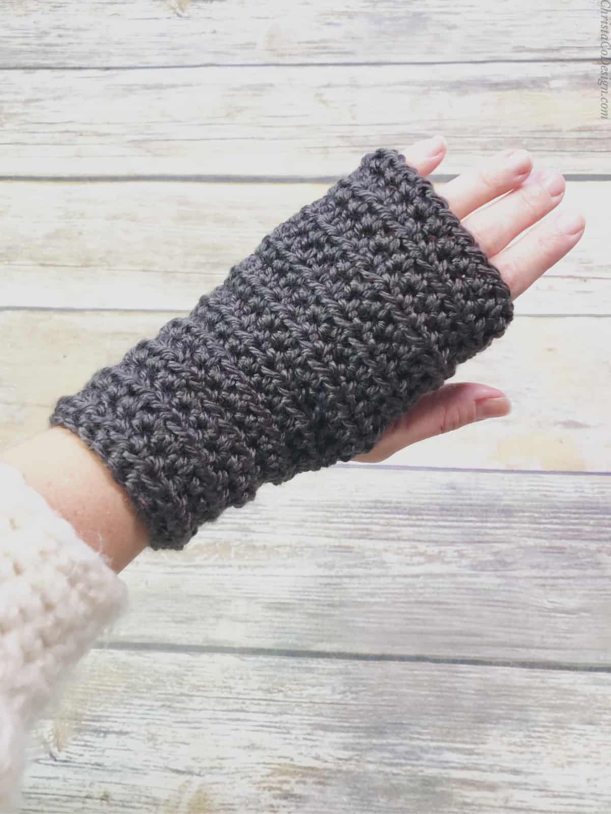 Women’s Fingerless Gloves a Free Crochet Pattern