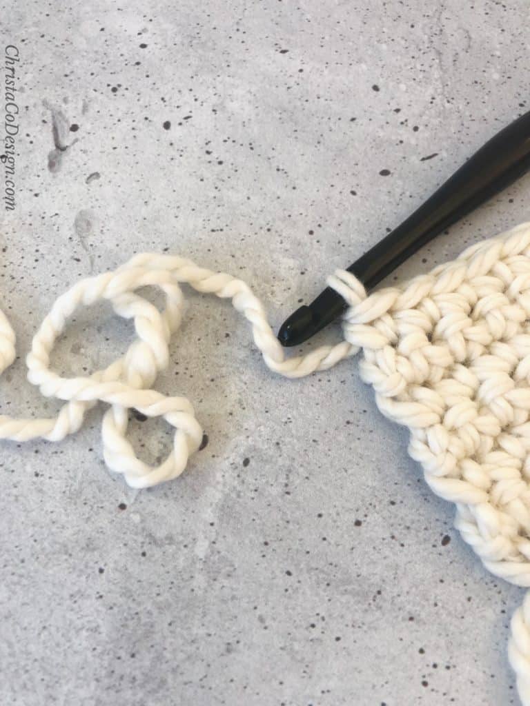 picture of yarn swatch in white