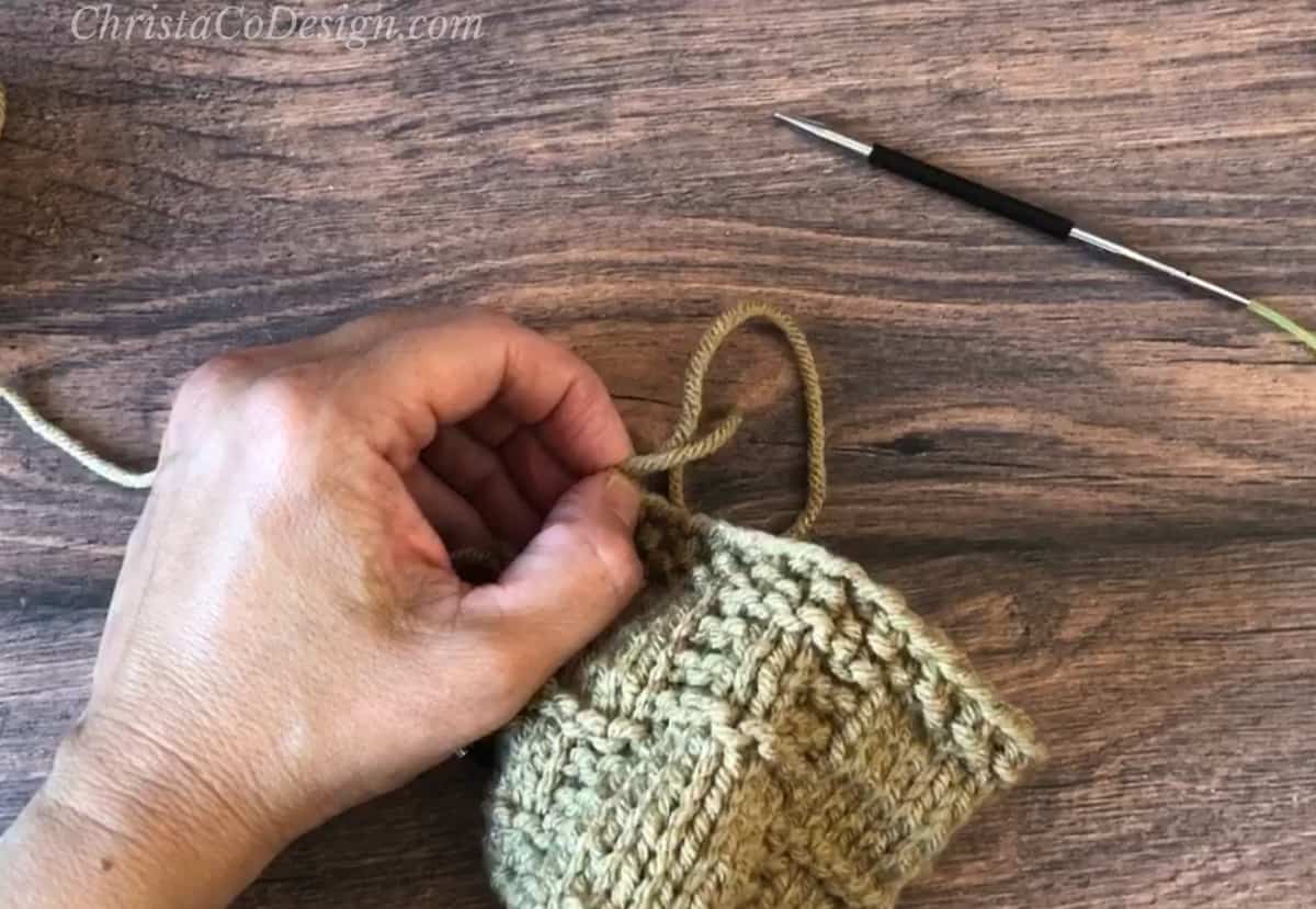 Last stitch bound off pull up a loop of yarn.