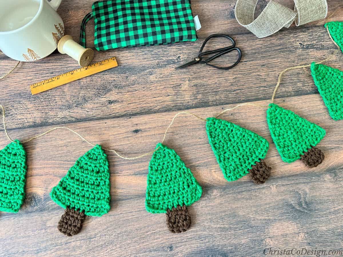 Easy Crochet Christmas Tree Garland Free Pattern