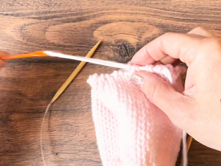 How To Knit A Hat In The Round With Worsted Weight Yarn - ChristaCoDesign