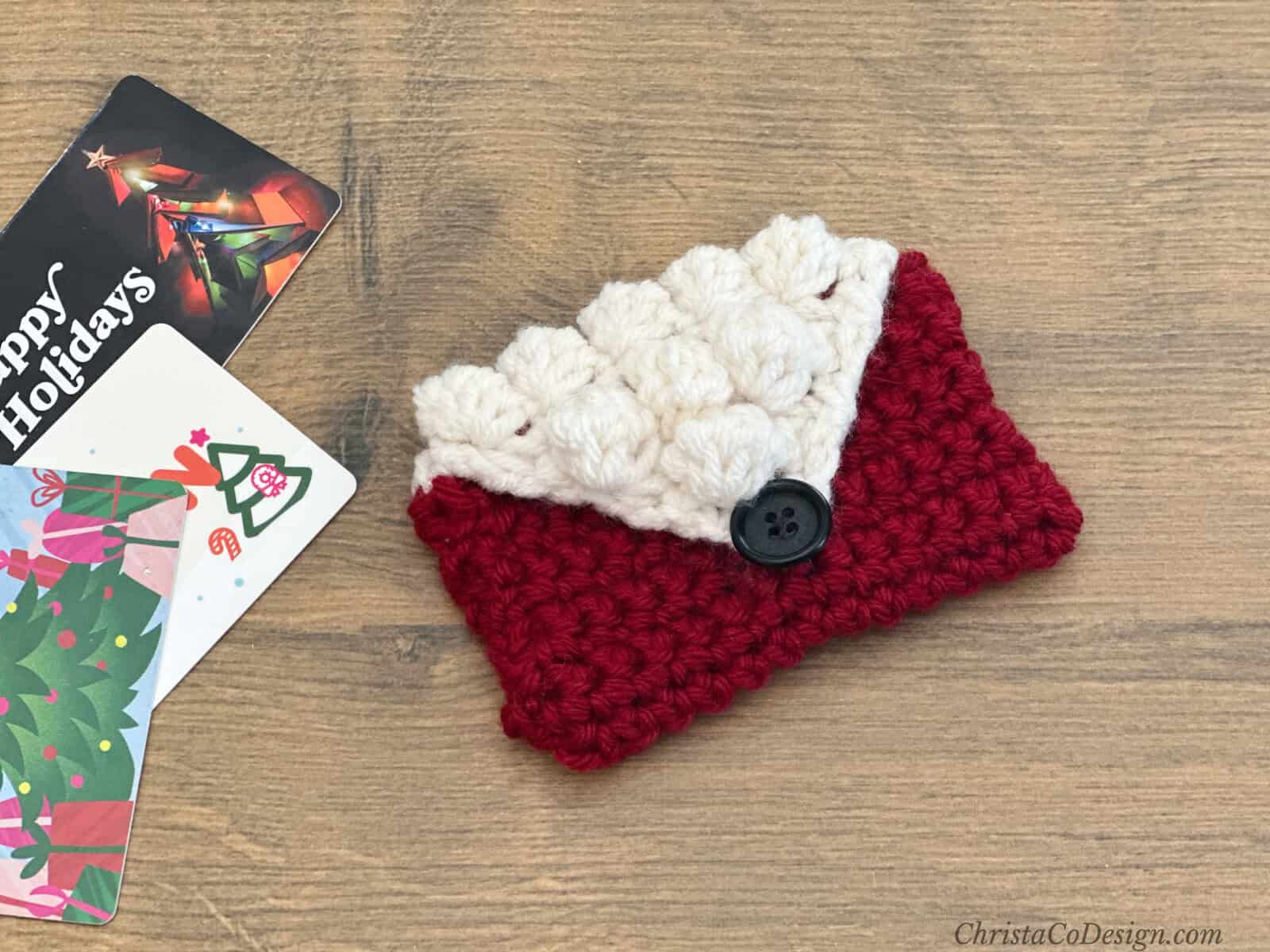Crochet envelope in red and white next to gift cards.
