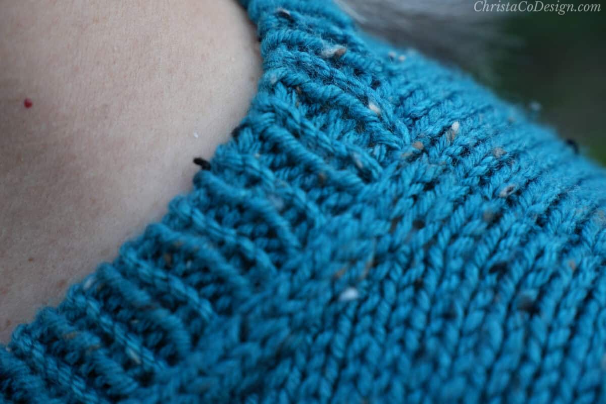 Close up of ribbing at neckline.