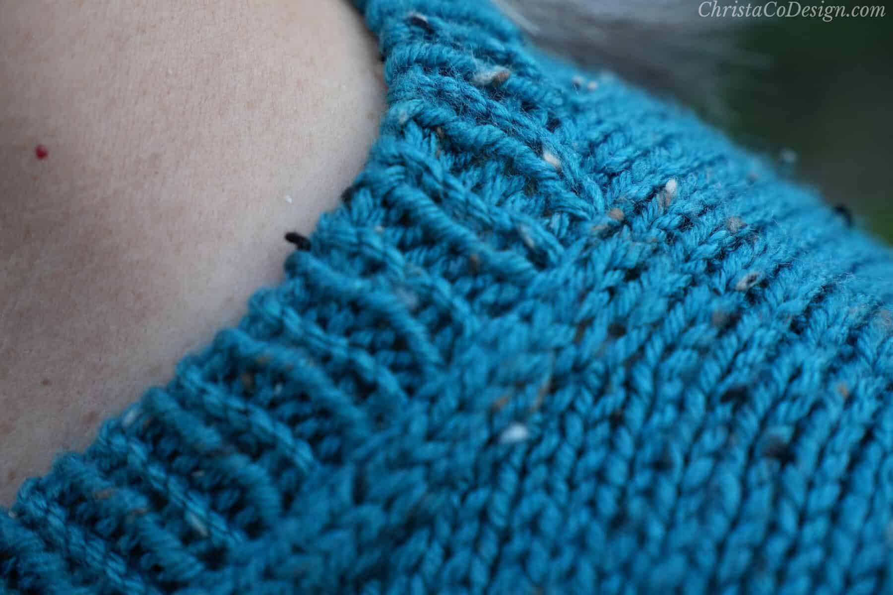 Close up of ribbing at neckline.